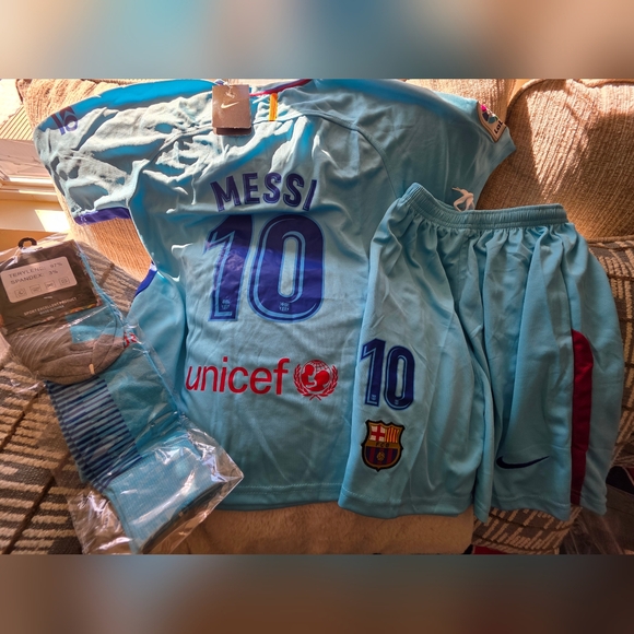 Brand New Boys Nike Light Blue Messi Soccer Jersey Kit. Shirt, Short & Socks. - Picture 1 of 7